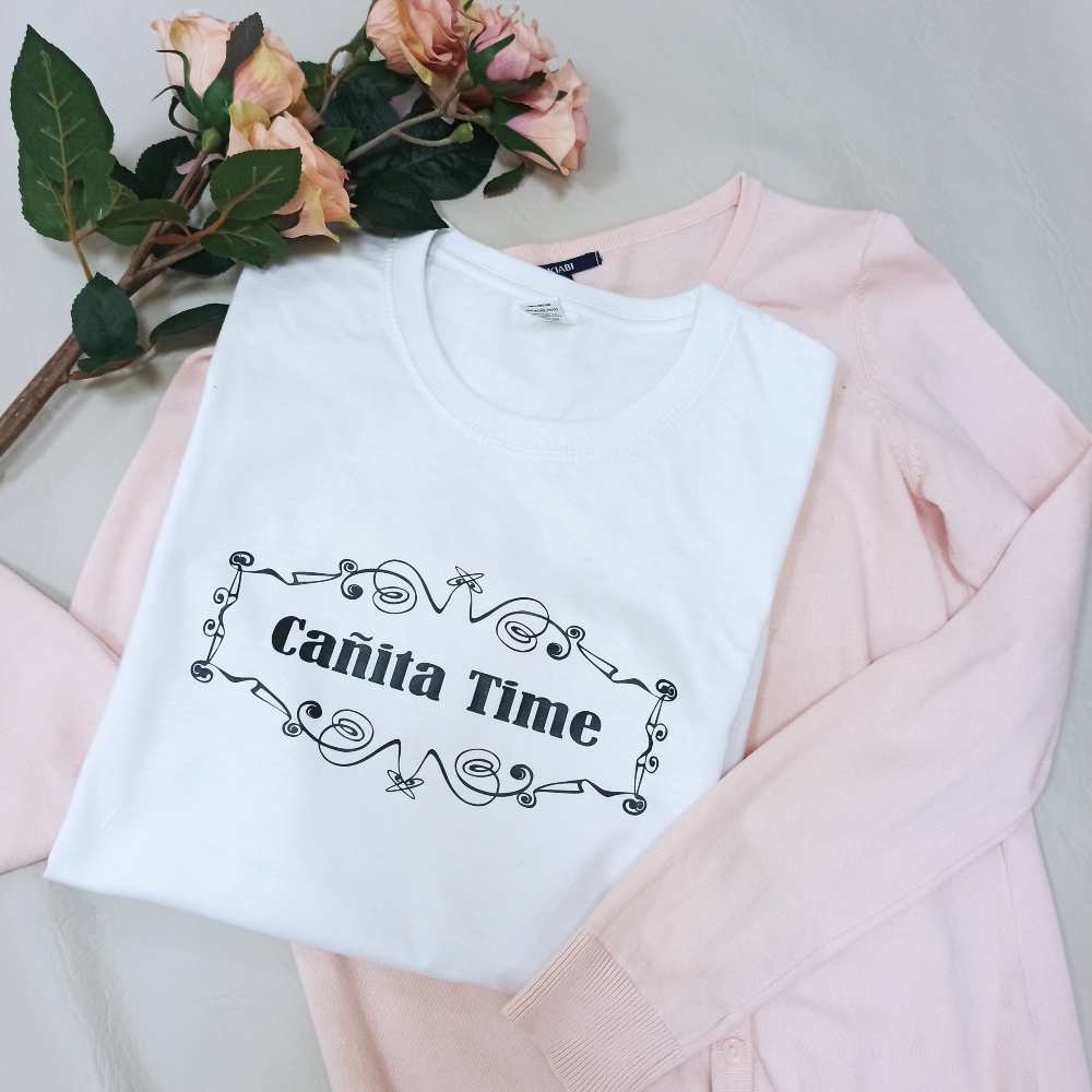 Camiseta con mensaje "Cañita Time" blanca de algodón, manga corta Unisex